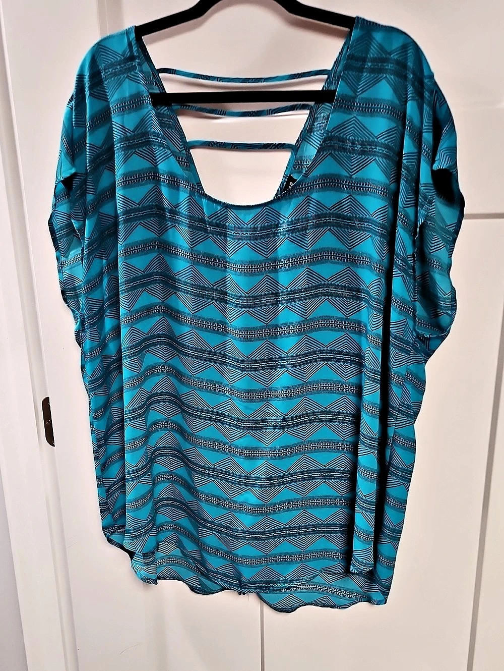 TORRID Geometric Cutout Blouse in Blue & Black Size 2x